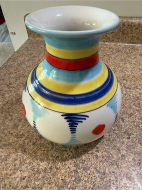 1970s vintage, hand-painted Italian Majolica art pottery vase.
